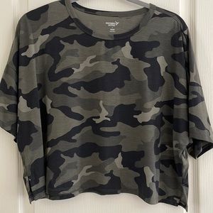 Old Navy L Short Camouflage T-shirt. NEVER WORN.